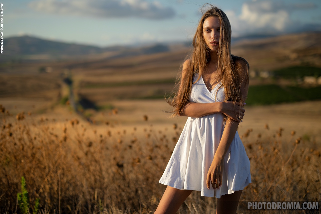 Alina in Fields of Gold photo 2 of 13
